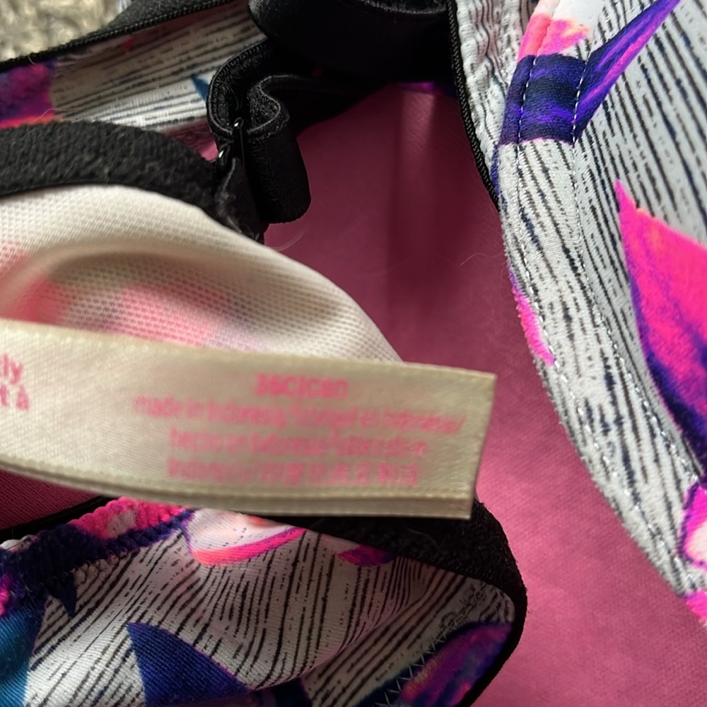 Pink Victoria Secret Bra - Picture 3 of 3